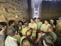 dewas,  president of Kisan Congress,met the SDM