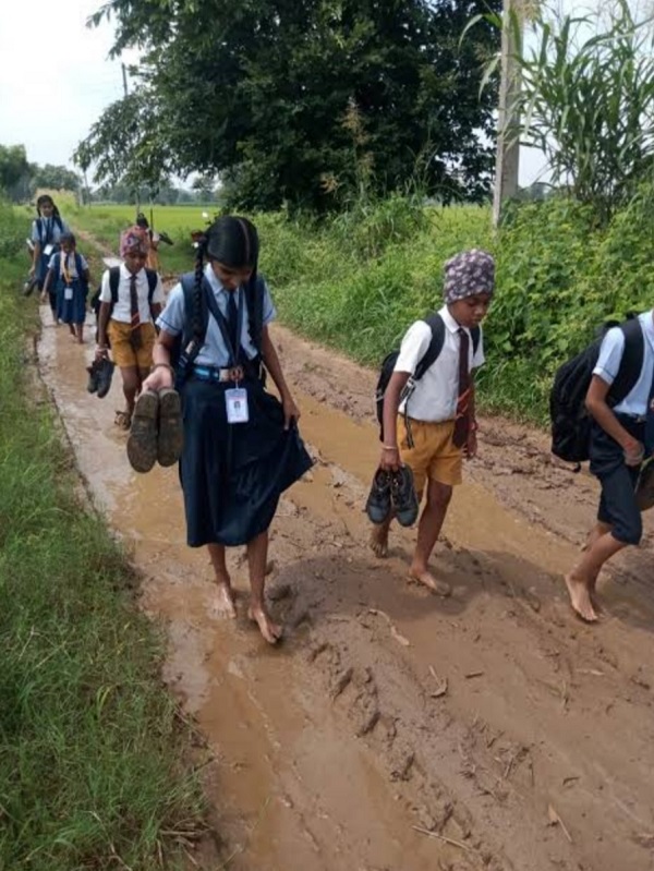 harda, Children of CM Rise , covered in mud