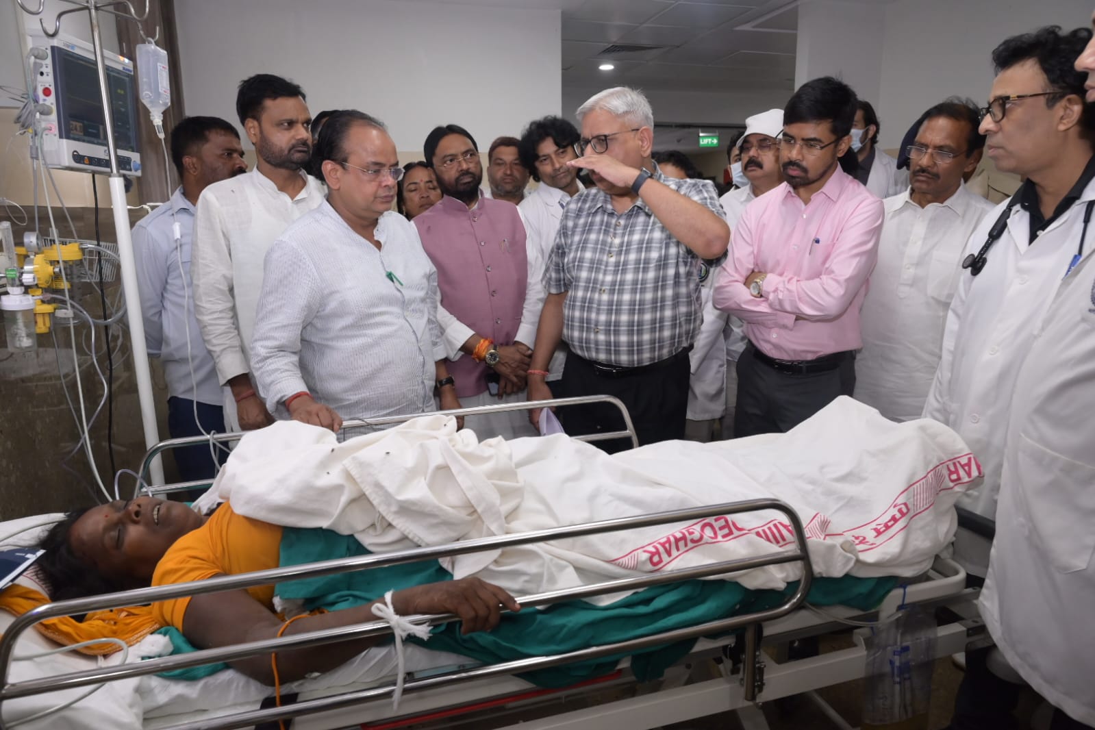 devghar,  bus accident,Health Minister