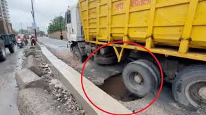 gwalior, Video  dumper sunk , road went viral