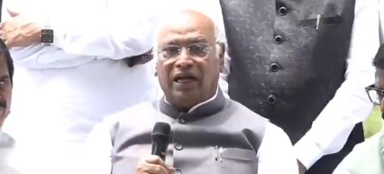 new delhi, Mallikarjun Kharge ,demanded immediate discussion 