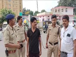 gwalior, Fifty thousand rupees looted ,outside the hospital