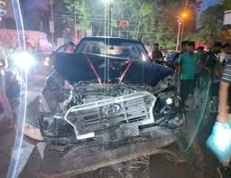 gwalior, Drunk Subedar ,hits car