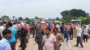 maihar, Angry farmers, blocked the road  