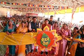 bhopal, Thousands of sisters ,tied Rakhi 