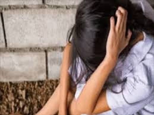 datia,   girl student, raped by 5 youths
