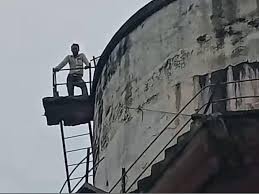 bareily,   troubled young man ,climbed on a water tank