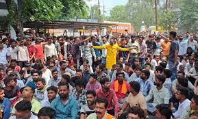 sanavad,  Muslim community surrounded , police station