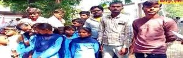 chatarpur, Students opened, front against teachers