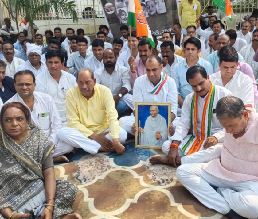 rajgarh, Congress staged , silent protest  