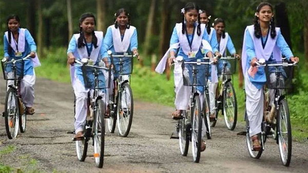 bhopal, 4.90 lakh children , government schools  