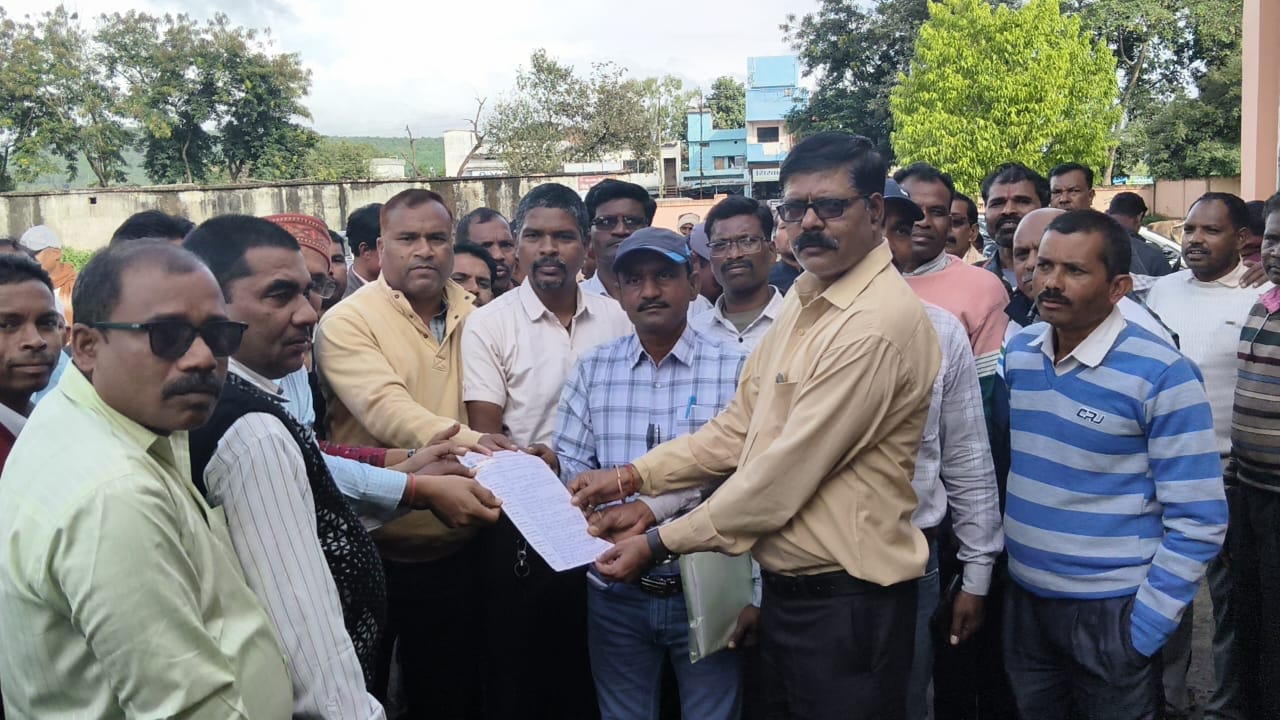 anuppur, Pushprajgarh development, block teachers accused  