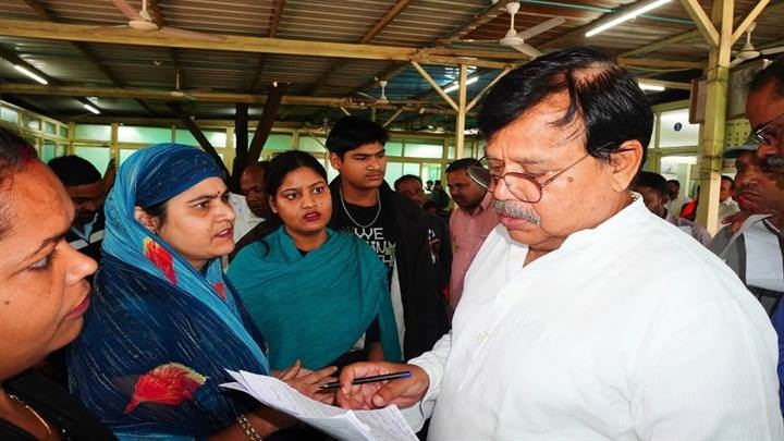 gwalior, Minister Tomar ,resolved public problems 