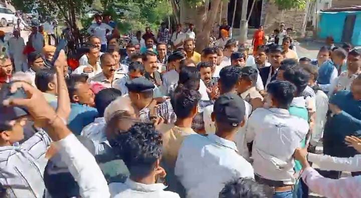 agarmalwa,   heated argument , MLA   representative