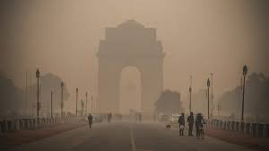 new delhi,   area around India Gate, thick blanket  