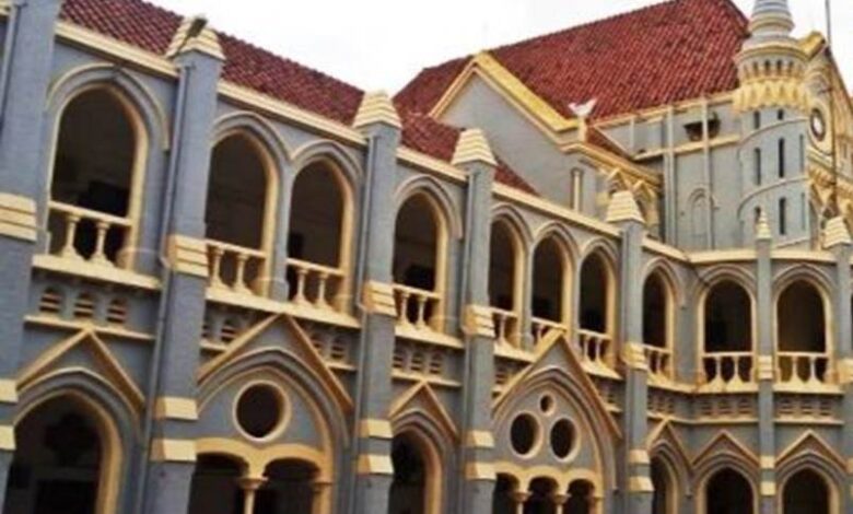 jabalpur, MP High Court, stays arrest warrant  