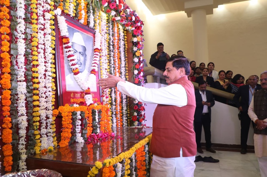 bhopal, Chief Minister , paid tribute  