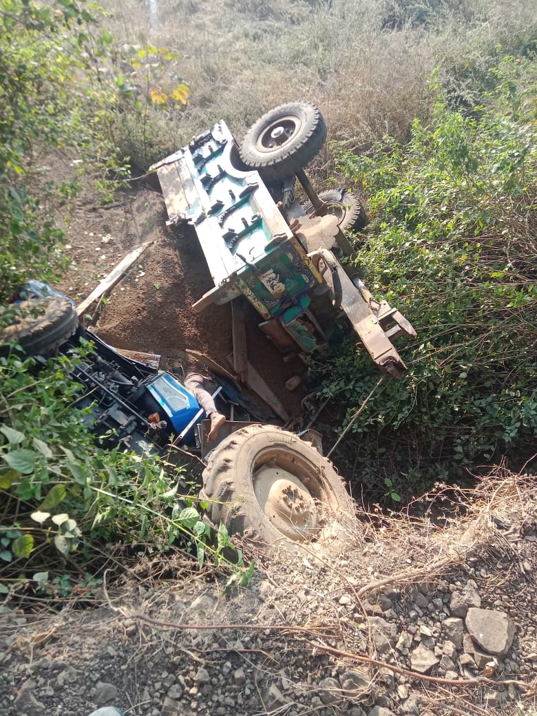 rajgarh,  tractor-trolley loaded  , killing the driver