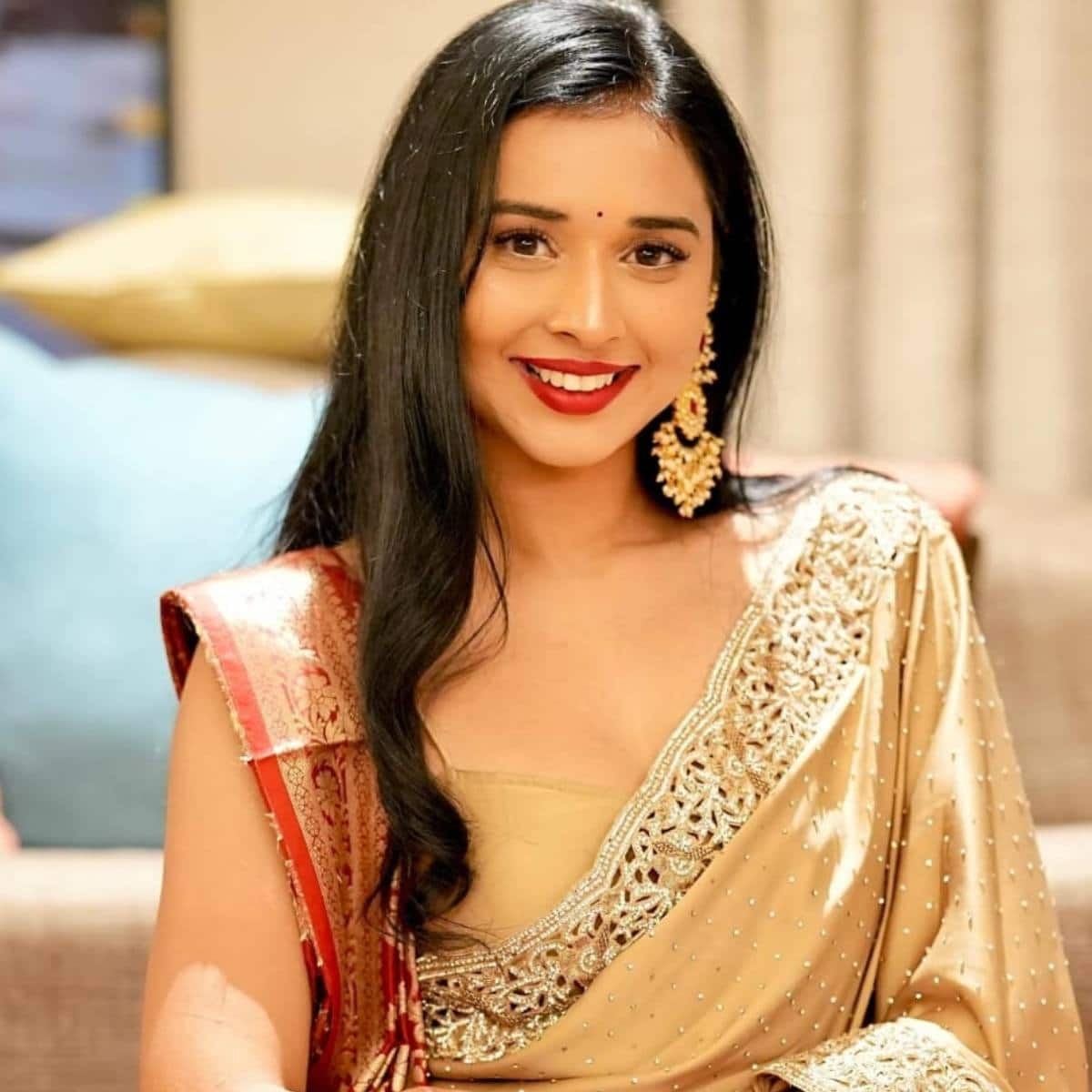 New Dehli ,Tanya Mittal , wearing , rented clothes,  not paying