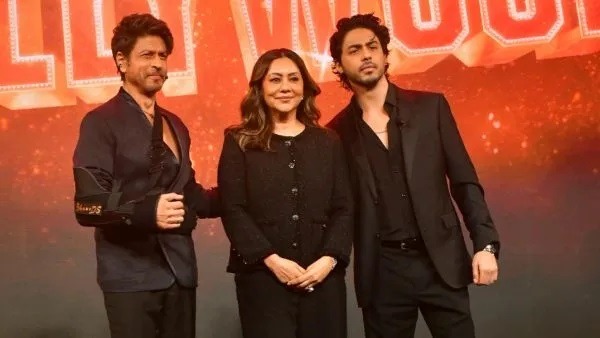  new Dehli , Aryan Khan,   gets his first , award , career , bollywood , shahrukh khan ,  netflix
