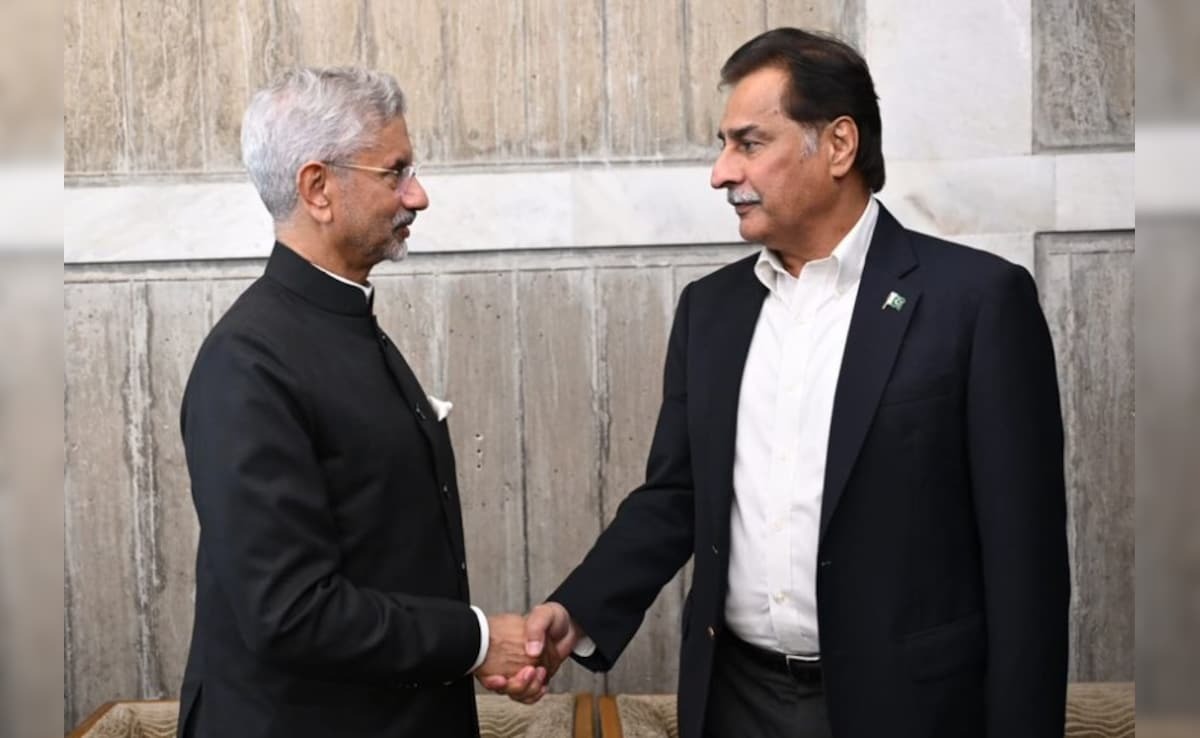 Pakistan exaggerated the handshake