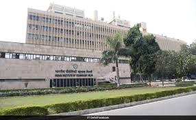 New Dehli ,Alumni , returned ,  25 years , donated 70 crore,  IIT Delhi
