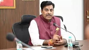 Bhopal , Politics intensifies,  over visit , Sangh office