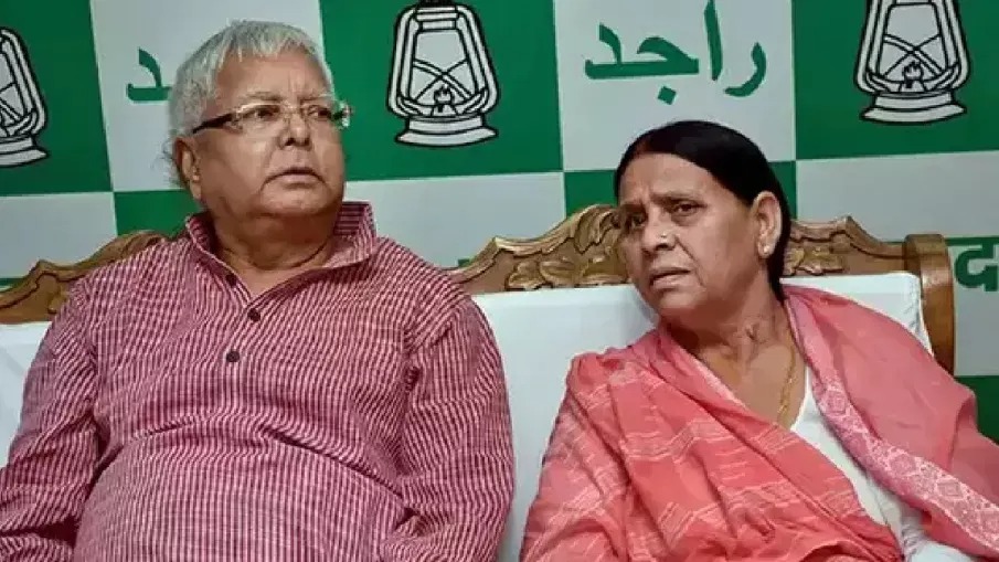 Bihar , Lalu family , under pressure ,  land-for-job case