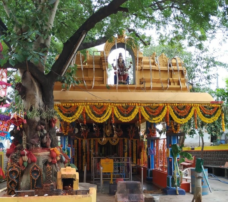 Haidarabaad , Obscene act, Katta Maisamma temple, youth arrested