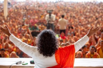 Gwalior , Storyteller , MP defrauded ,Rs 25 lakh