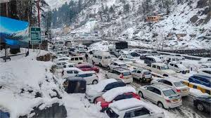 Himachal Pradesh ., Snowfall Basant Panchami causes traffic problems