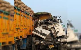 Two vehicles collided,Korba, one driver died, ,seriously injured.