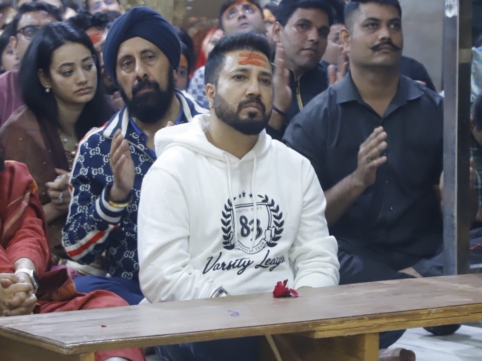 Mika Singh reached,temple, Mahakal early morning,participated ,Bhasma Aarti.