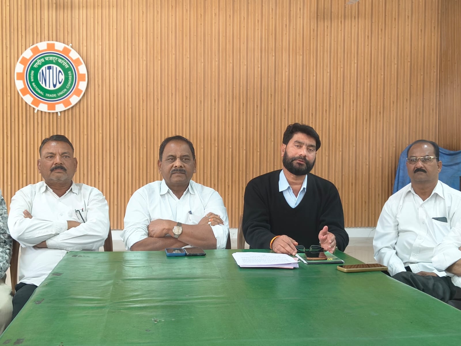 United Front attacks,anti-labor laws, warns central government,major agitation