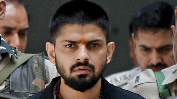 Bishnoi gang targets Bollywood stars homes,recce