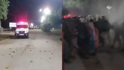 Displaced villagers pelt stones,Ken-Betwa Link Project