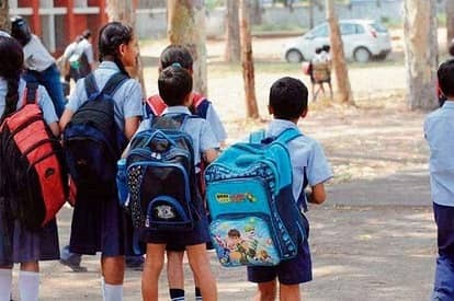 Amarpatan: Students received wrong question paper,board exam, family members angry