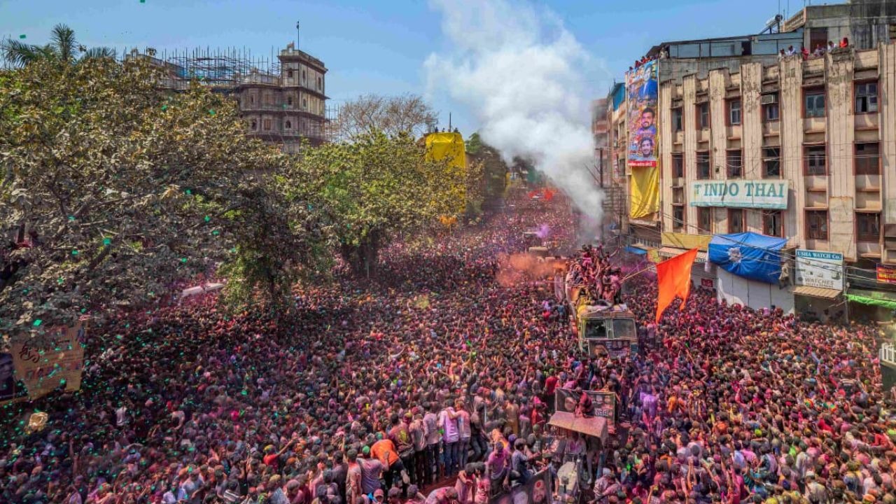 Rooftops,booked to watch,Indore Ger , Rangpanchami; tickets will provide a view,colours.