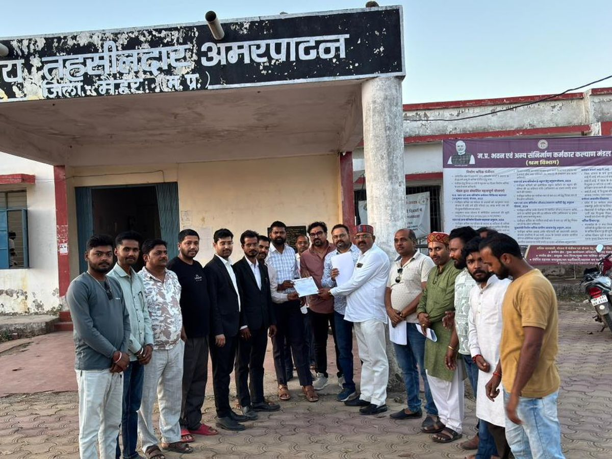 MP , Mukundpur,  locality , over, liquor shop