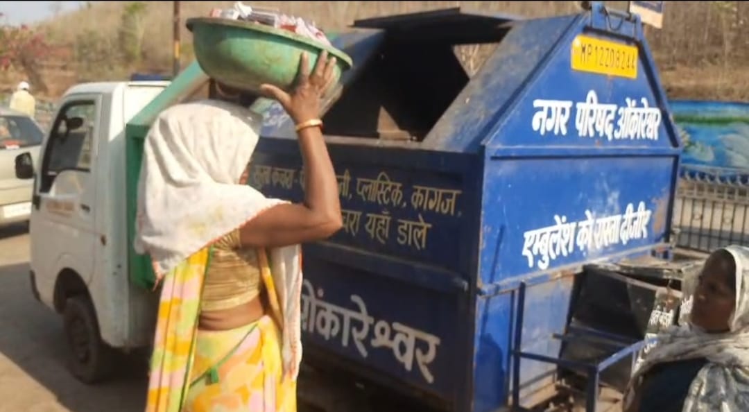  Omkareshwar, accusation, graduation, orchestra, matter heated, due graduation, going, receipt book