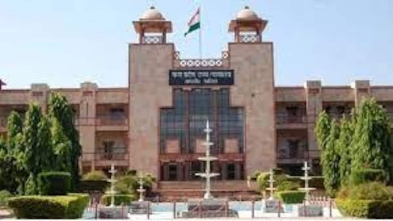 High Court, reprimands, MP government, higher paym scale case