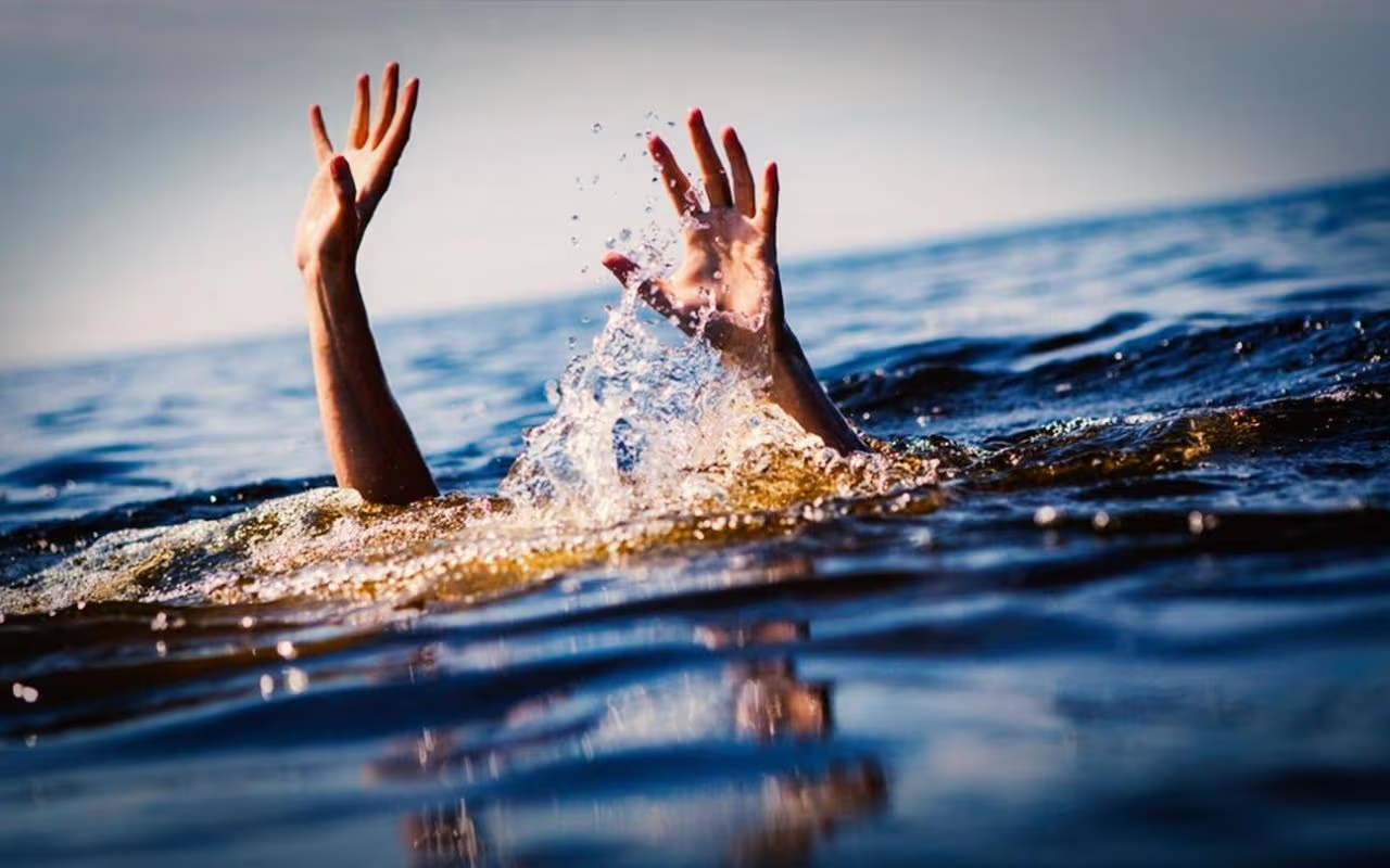 Three siblings, drowned ,river, cremated ,same funeral pyre