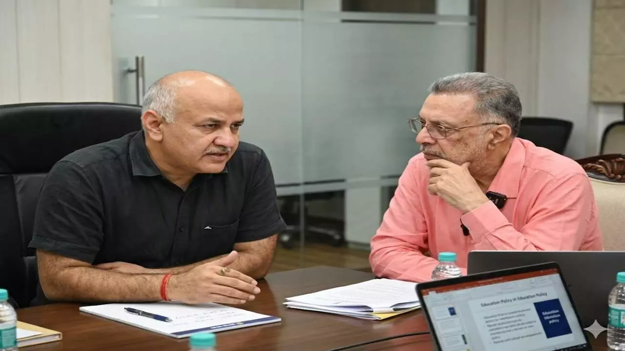  delhi Major political, crisis AAP: Kejriwal-Sisodia ,meeting after, 7 MPs leave