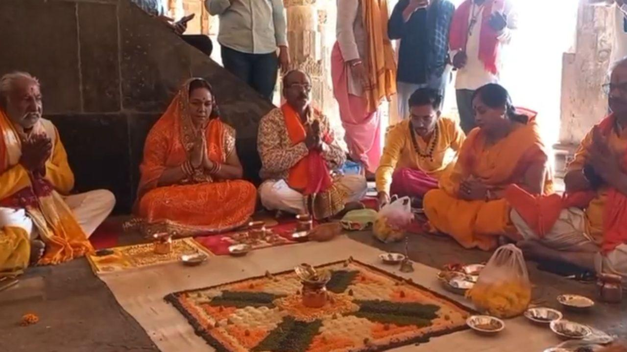 festival , Bhojshala,a huge crowd gathered , worship Goddess Vagdevi.