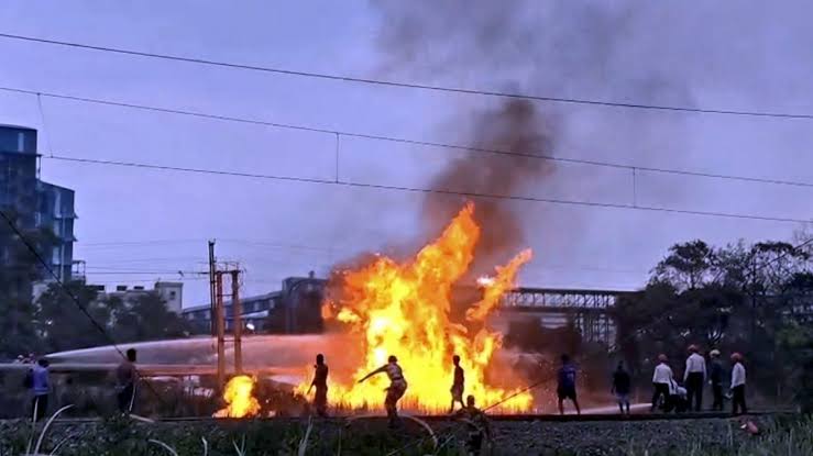 Fire breaks out, naphtha pipeline , aldia, West Bengal
