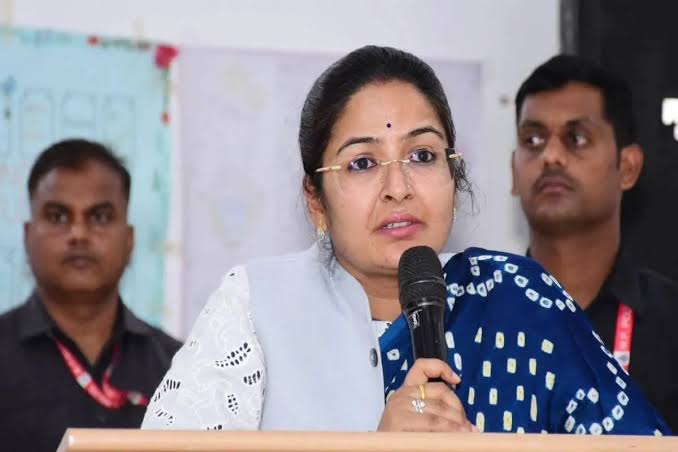 Minister Pratima Bagri , embroiled , caste certificate controversy