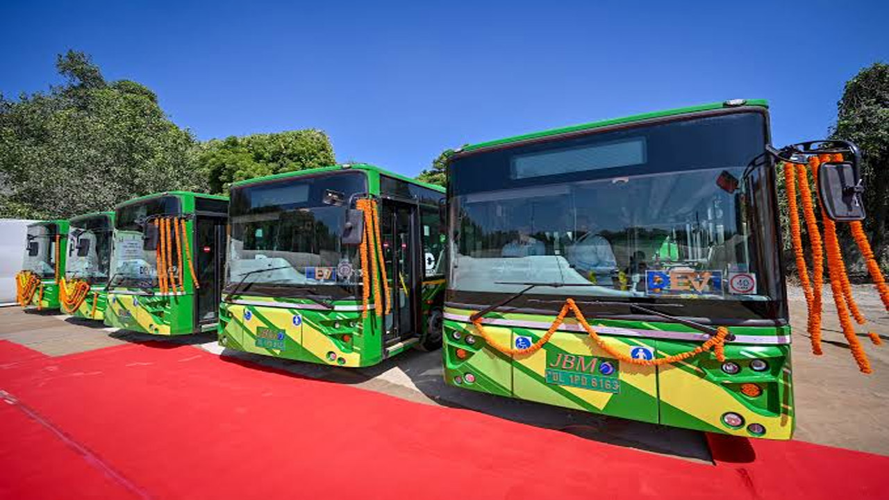 Delhi ,300 new electric buses; Amit Shah