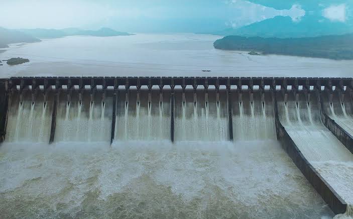 Sardar Sarovar , Government , Congress raises questions.