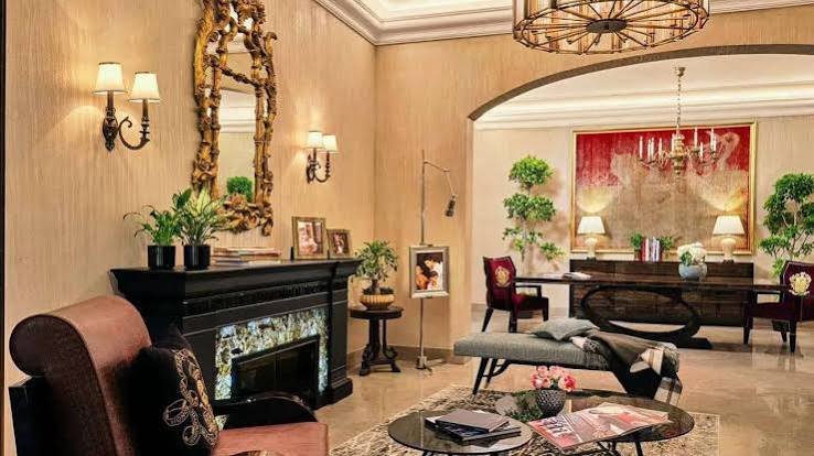 Shah Rukh Khan,Old Delhi home; buys 