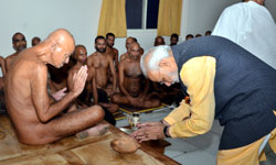 प्रधानमंत्री मोदी ने किया  "मूक माटी" के गुजराती संस्करण का विमोचन 